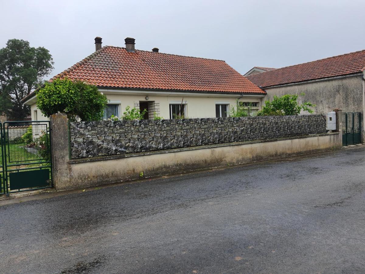 Domi Et Les Chats Barbezieres Zewnętrze zdjęcie